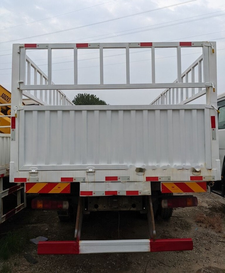 Sinotruk HOWO 8*4 Fence Truck - Dropside/ Flatbed truck: picture 4 Sinotruk HOWO 8*4 Fence Truck - Dropside/ Flatbed truck: picture 4