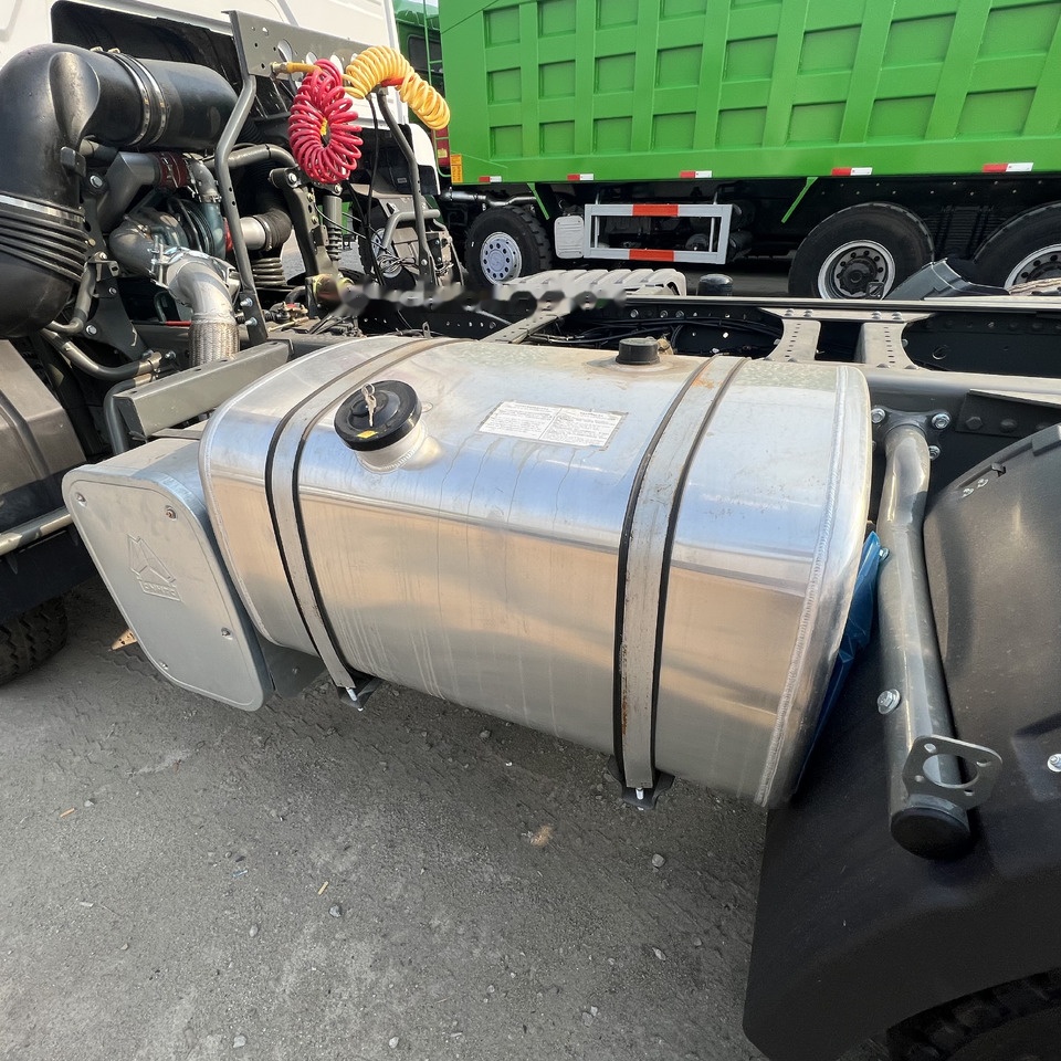 Tractor unit Sinotruk HOWO 6*4 Tractor: picture 7