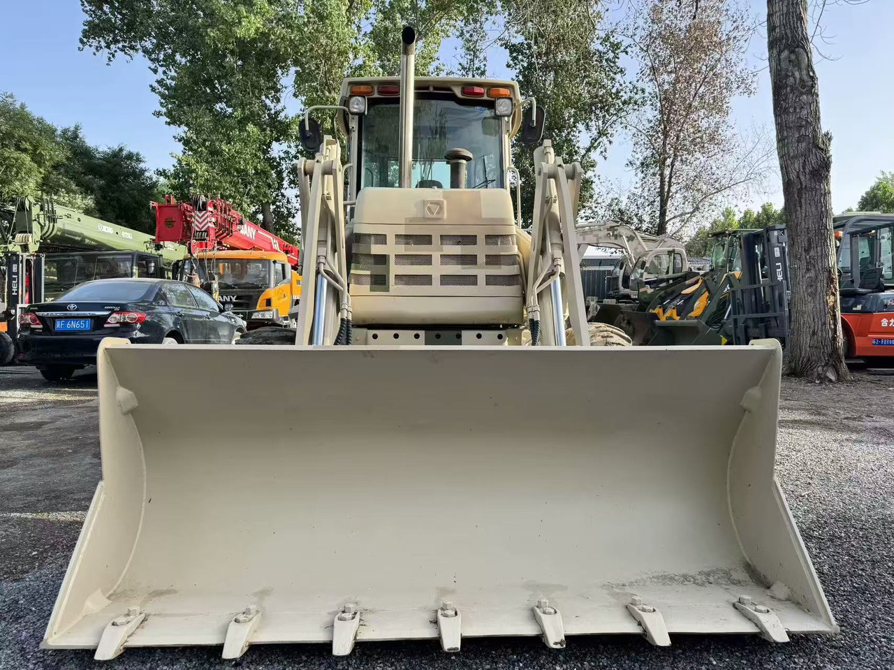 XCMG XC870T - Backhoe loader: picture 3 XCMG XC870T - Backhoe loader: picture 3