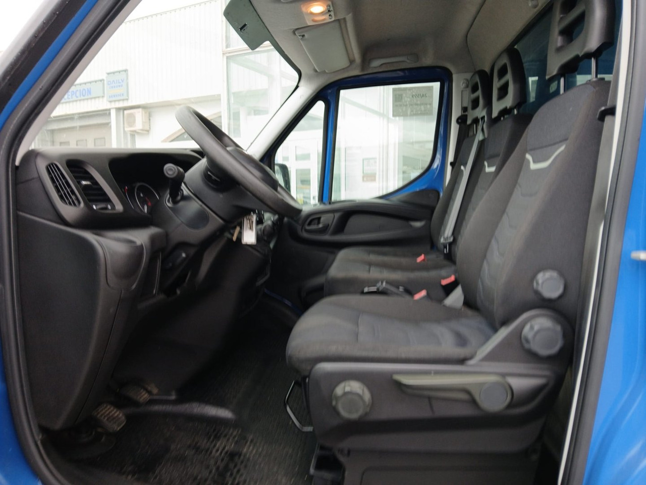 Box van Caja cerrada IVECO 35C16 20m3: picture 7