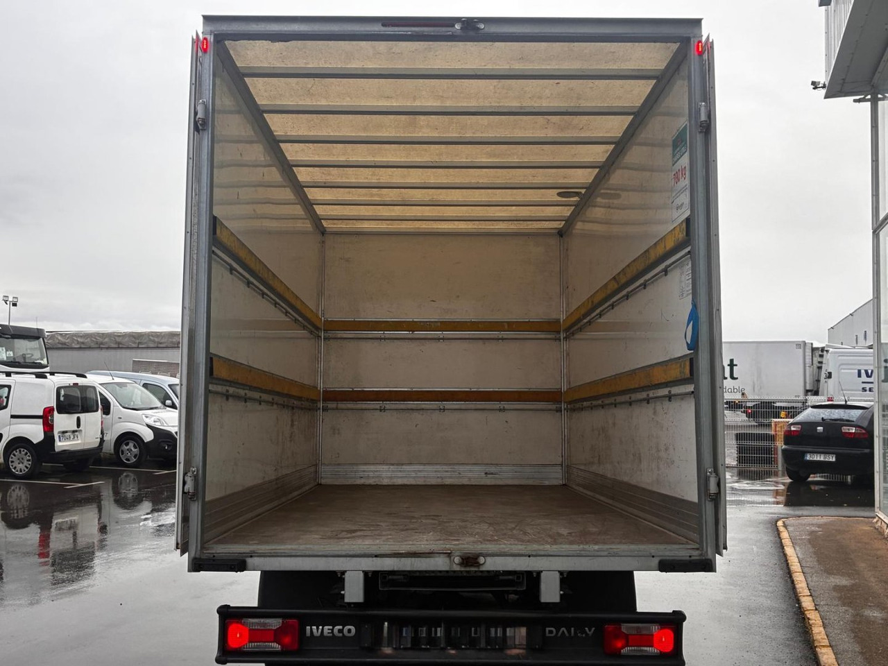 Caja cerrada IVECO 35C16 20m3 con puertas traseras - Box van: picture 5 Caja cerrada IVECO 35C16 20m3 con puertas traseras - Box van: picture 5