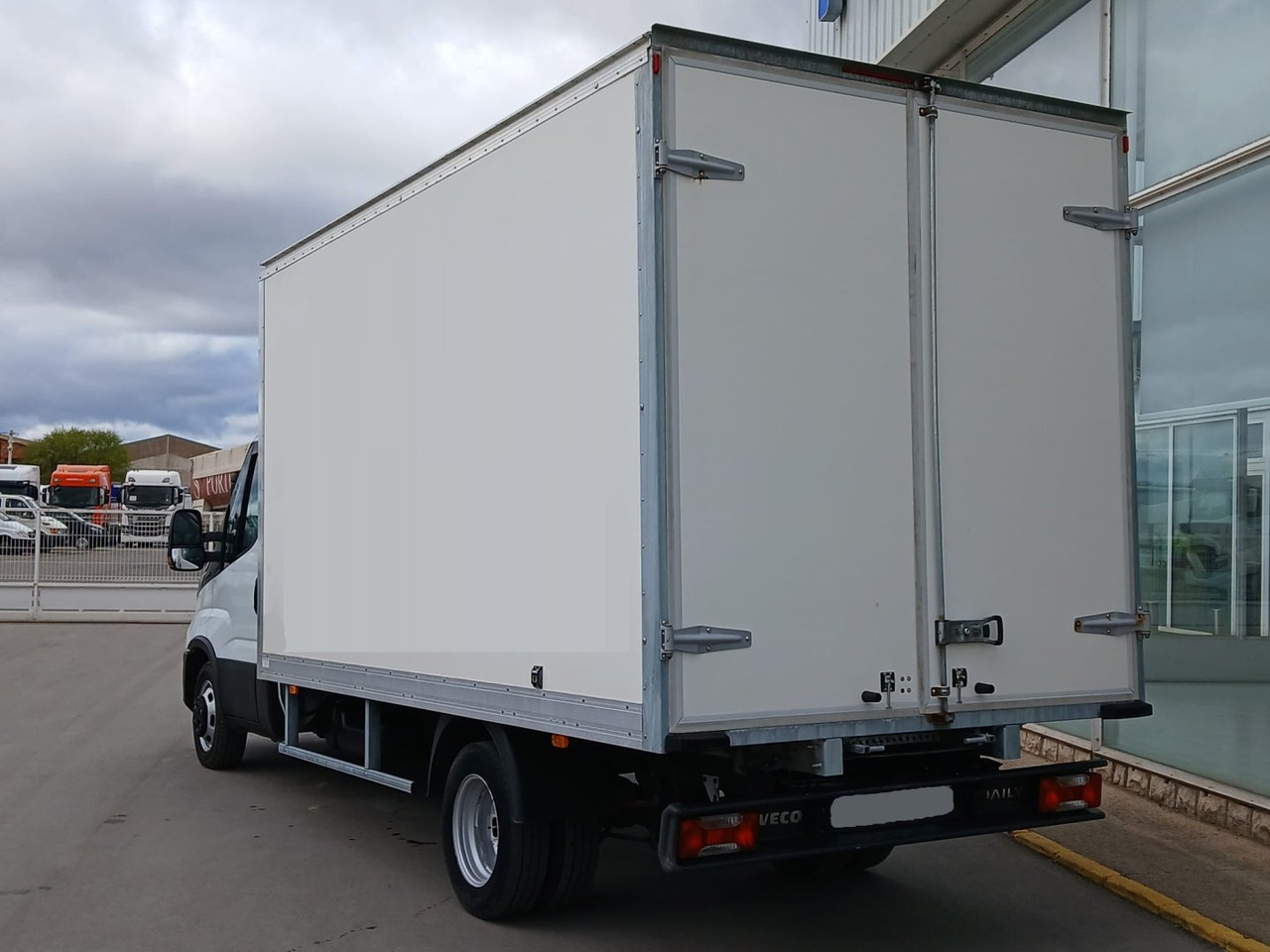 Caja cerrada IVECO 35C16 3.0 20m3 - Box van: picture 4 Caja cerrada IVECO 35C16 3.0 20m3 - Box van: picture 4