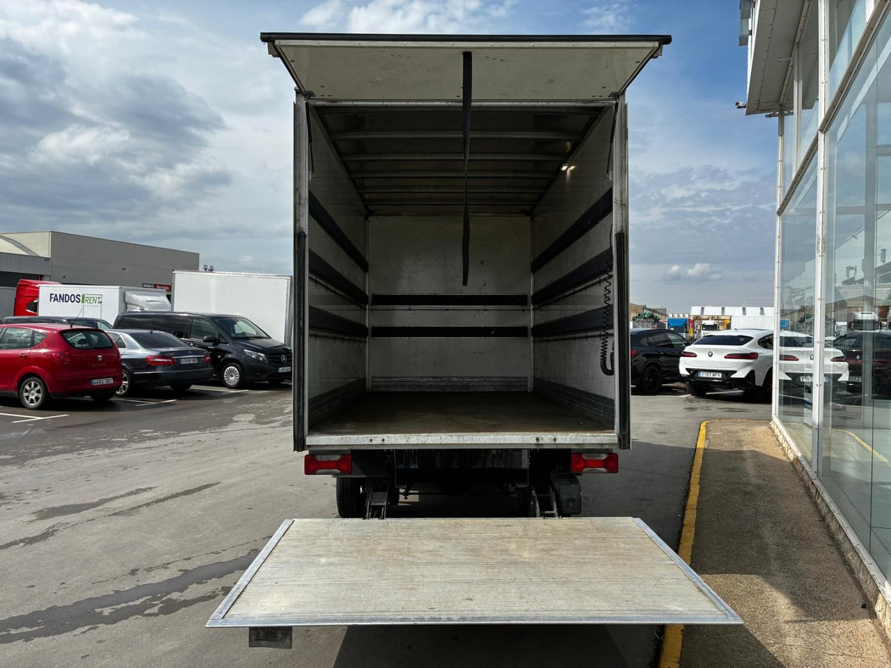 Caja cerrada con plataforma elevadora IVECO 35C16 20m3 Automática - Box van: picture 5 Caja cerrada con plataforma elevadora IVECO 35C16 20m3 Automática - Box van: picture 5