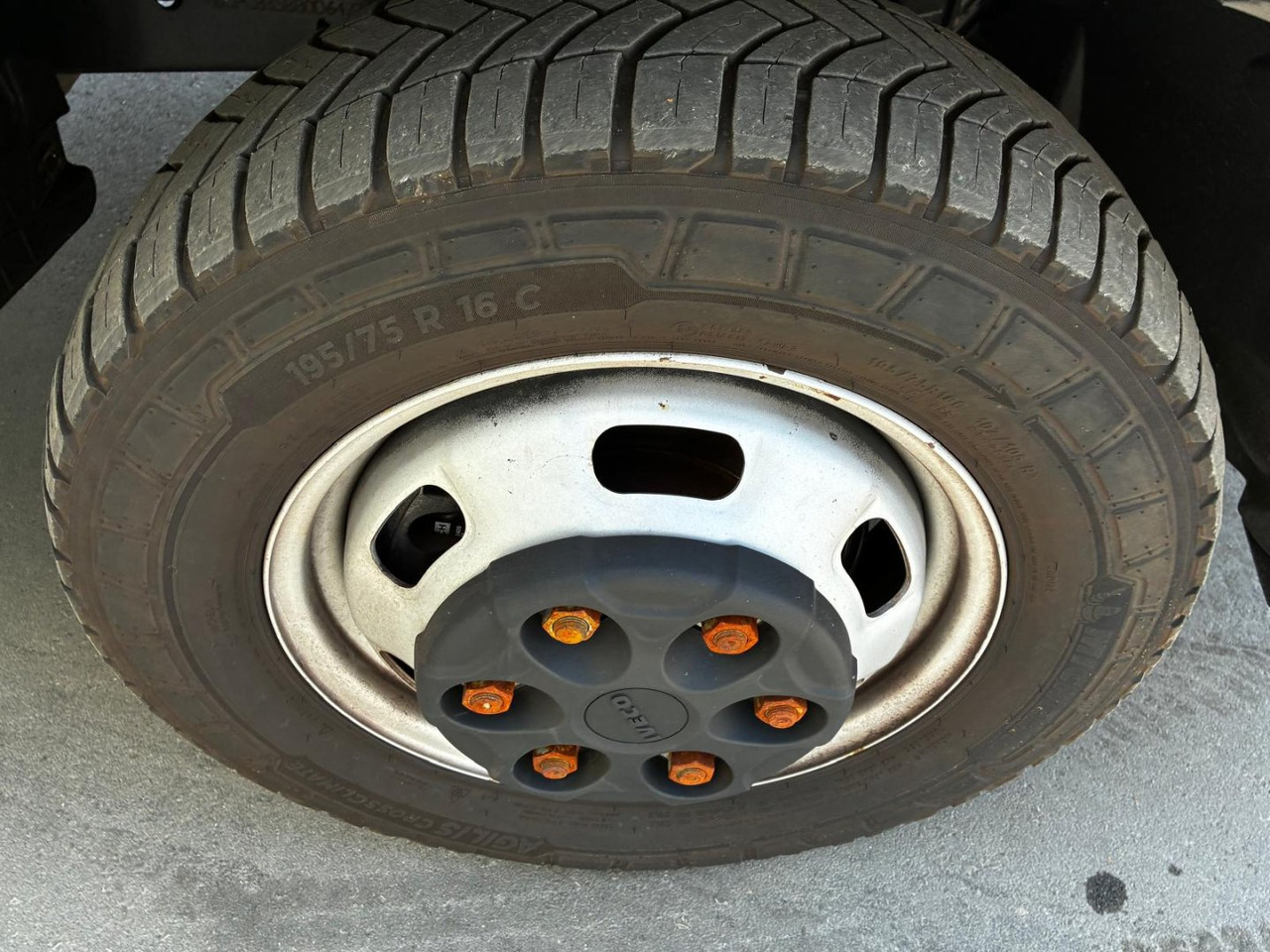 Box van Caja cerrada con plataforma elevadora IVECO 35C16 20m3: picture 14