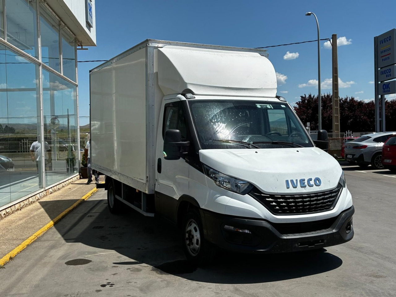 Caja cerrada con plataforma elevadora IVECO 35C16 20m3 - Box van: picture 3 Caja cerrada con plataforma elevadora IVECO 35C16 20m3 - Box van: picture 3