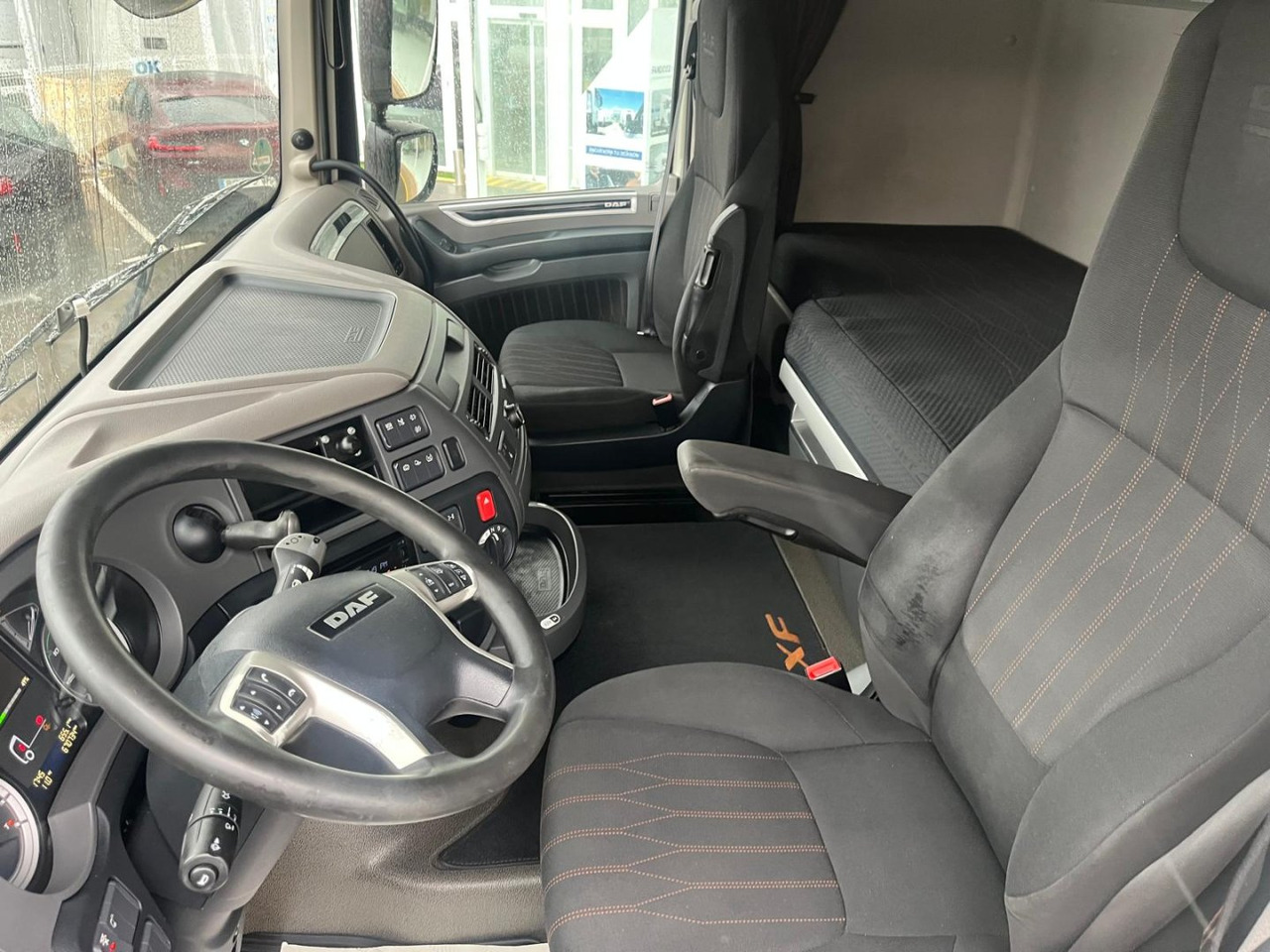 Interior photo 5: Tractor unit Cabeza Tractora DAF 480 AUTOMATICA CON INTARDER