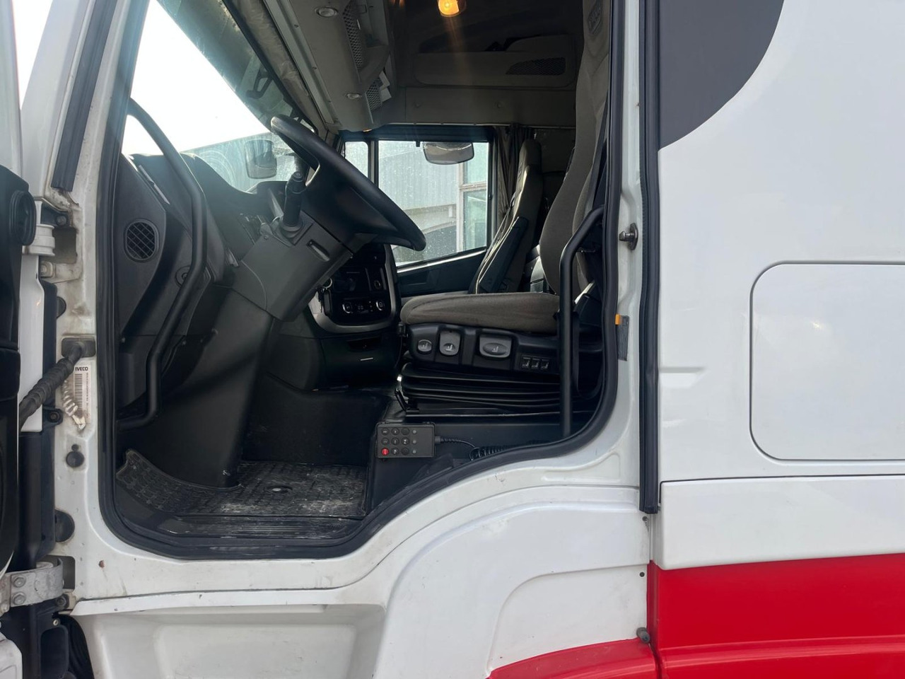 Cabeza Tractora IVECO 460 AUTOMATICO CON INTARDER - Tractor unit: picture 5 Cabeza Tractora IVECO 460 AUTOMATICO CON INTARDER - Tractor unit: picture 5
