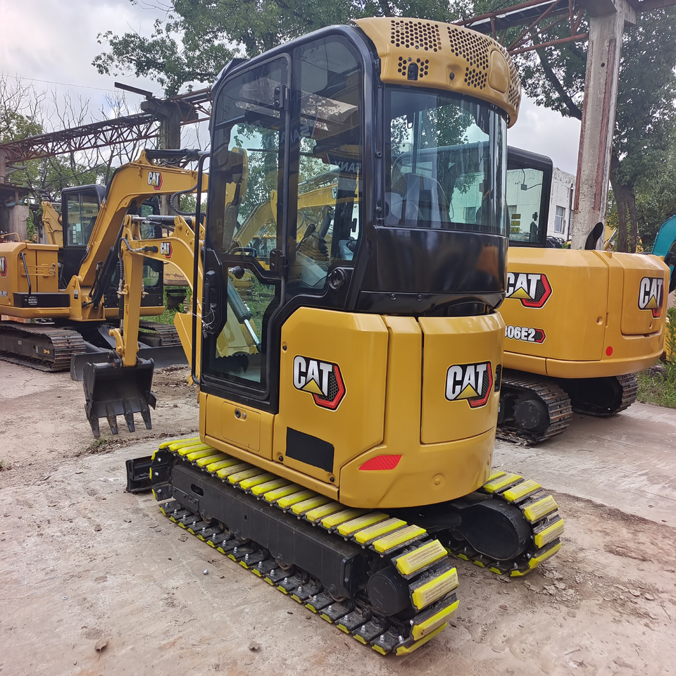 CAT 302CR WITH RUBBER TRACK PAD - Mini excavator: picture 1 CAT 302CR WITH RUBBER TRACK PAD - Mini excavator: picture 1