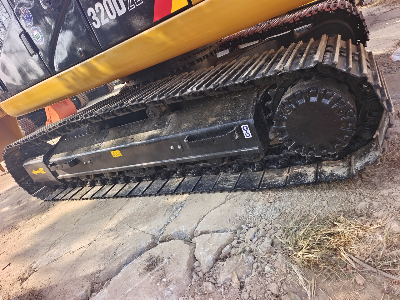 CAT 320D2L - Crawler excavator: picture 5 CAT 320D2L - Crawler excavator: picture 5