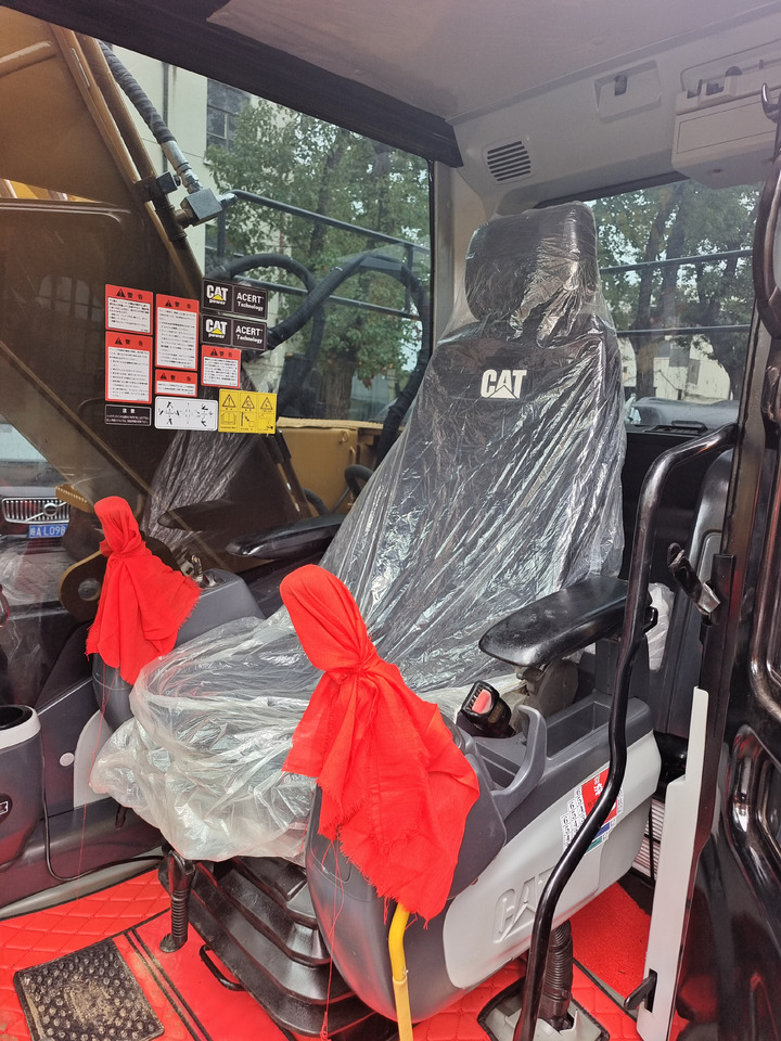 CAT 320D2L WITH 3 CAMERAS - Crawler excavator: picture 5 CAT 320D2L WITH 3 CAMERAS - Crawler excavator: picture 5