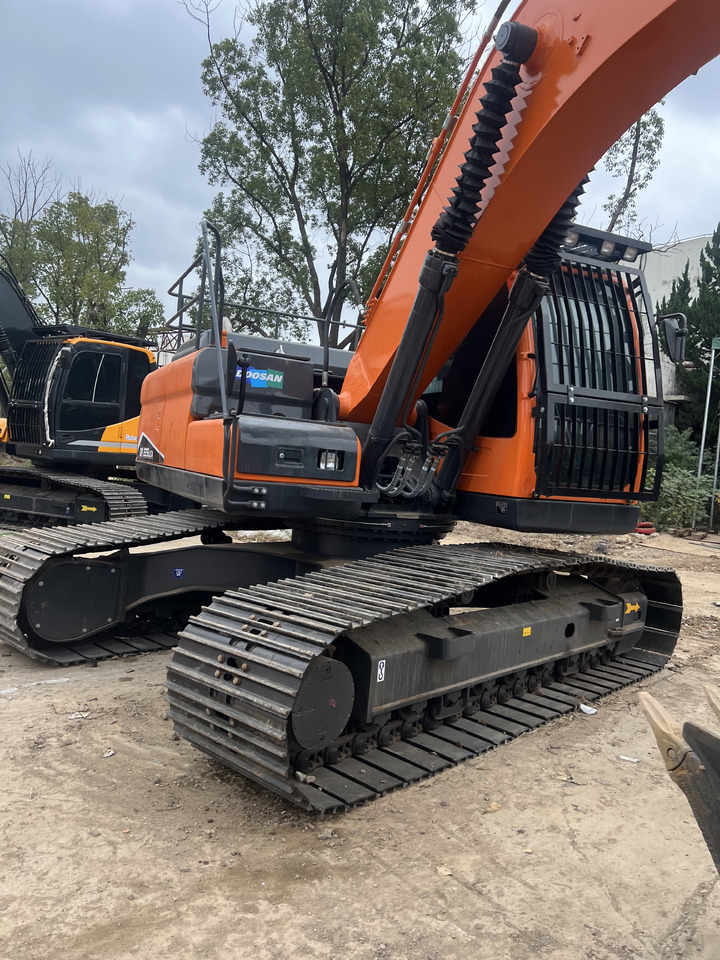 DEVELON DX225 - Crawler excavator: picture 3 DEVELON DX225 - Crawler excavator: picture 3