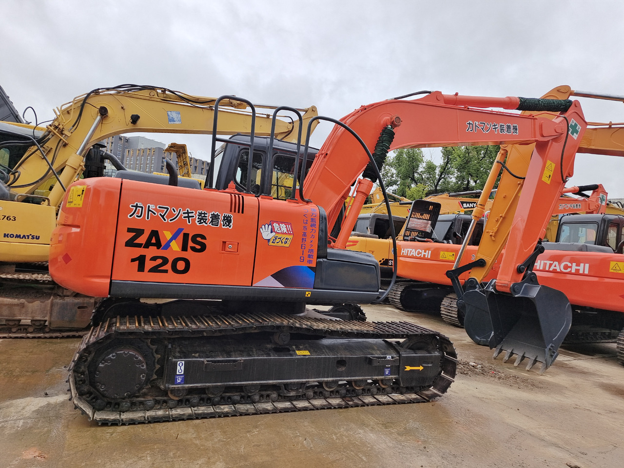 Crawler excavator HITACHI ZX120: picture 1