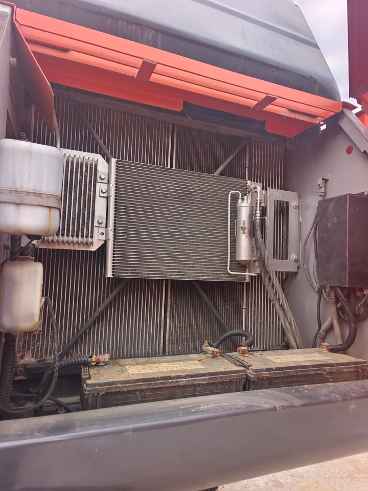 HITACHI ZX200 - 3 - Crawler excavator: picture 5 HITACHI ZX200 - 3 - Crawler excavator: picture 5