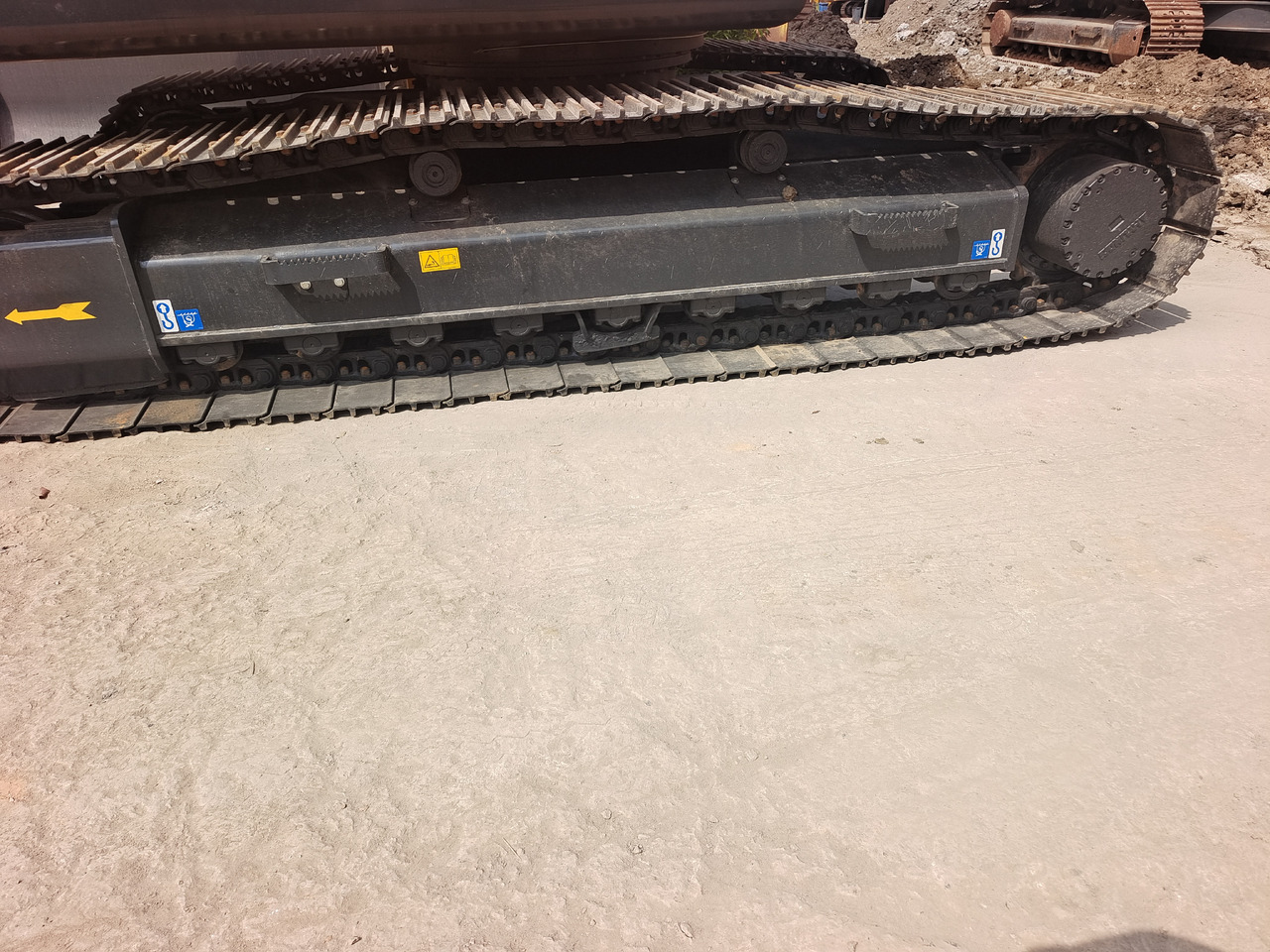 HYUNDAI HX220HD WITH 4 CAMERAS - Crawler excavator: picture 2 HYUNDAI HX220HD WITH 4 CAMERAS - Crawler excavator: picture 2