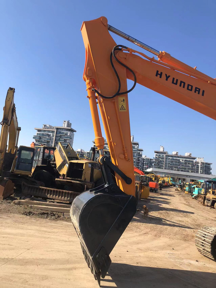 HYUNDAI R 215-9 220LC-9S 305LC-9T 210W-9 - Wheel excavator: picture 2 HYUNDAI R 215-9 220LC-9S 305LC-9T 210W-9 - Wheel excavator: picture 2