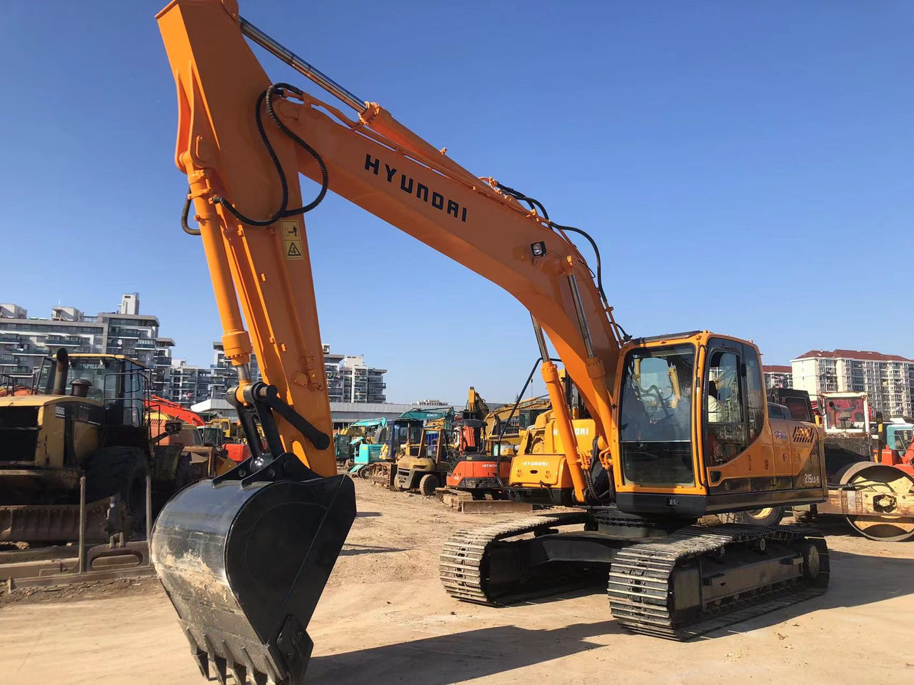 HYUNDAI R 215-9 220LC-9S 305LC-9T 210W-9 - Wheel excavator: picture 1 HYUNDAI R 215-9 220LC-9S 305LC-9T 210W-9 - Wheel excavator: picture 1