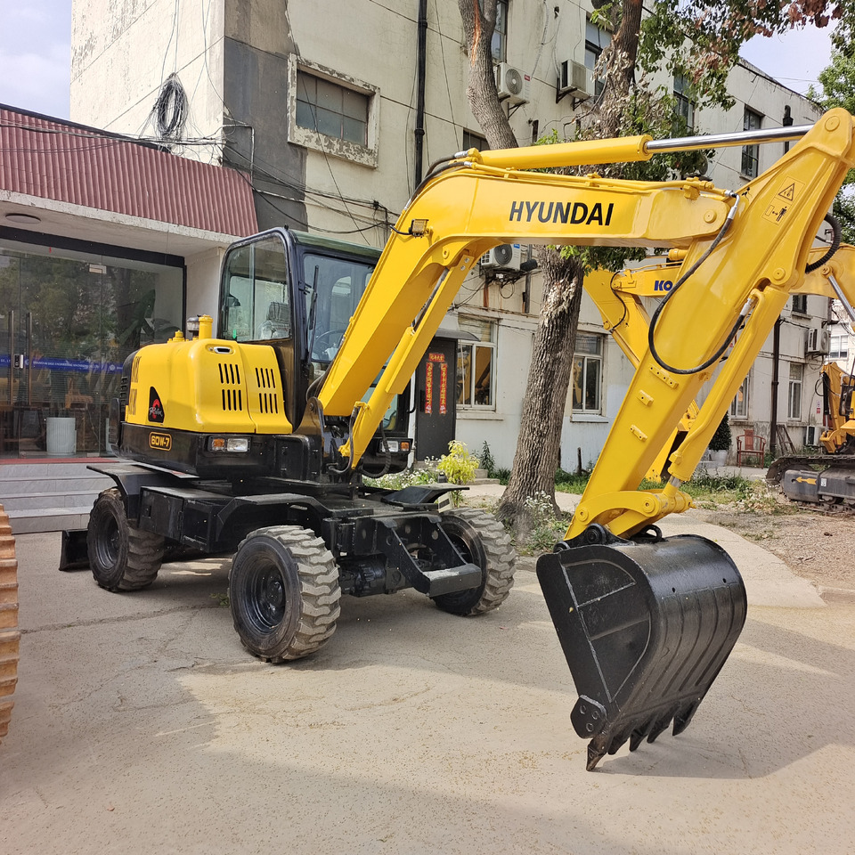 HYUNDAI R 60W - 7 - Wheel excavator: picture 1 HYUNDAI R 60W - 7 - Wheel excavator: picture 1