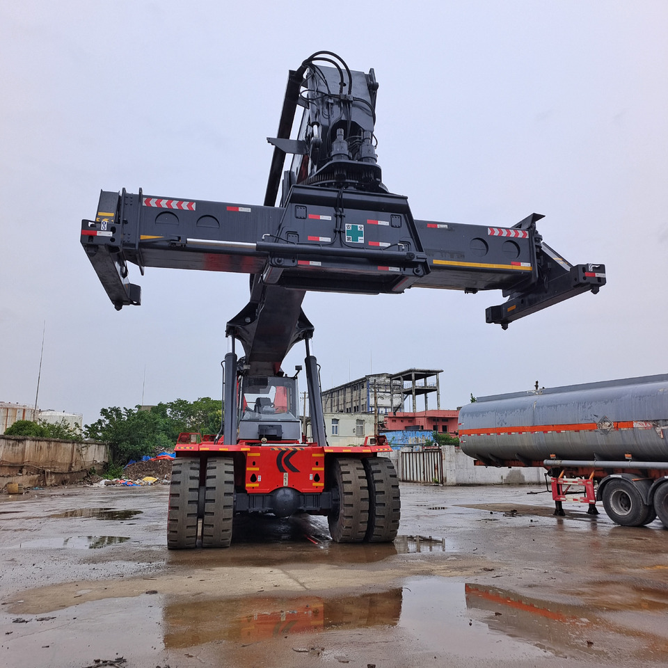 KALMAR DRF450 - Reach stacker: picture 2 KALMAR DRF450 - Reach stacker: picture 2