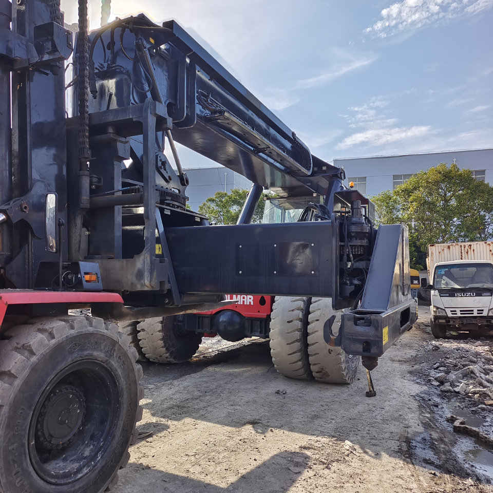KALMAR DRT 450 60S5K - Reach stacker: picture 4 KALMAR DRT 450 60S5K - Reach stacker: picture 4