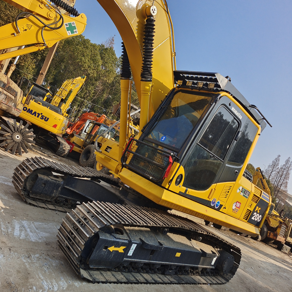 KOMATSU PC 200-8 PC200-8 PC220-8 PC210LC-8 - Crawler excavator: picture 1 KOMATSU PC 200-8 PC200-8 PC220-8 PC210LC-8 - Crawler excavator: picture 1