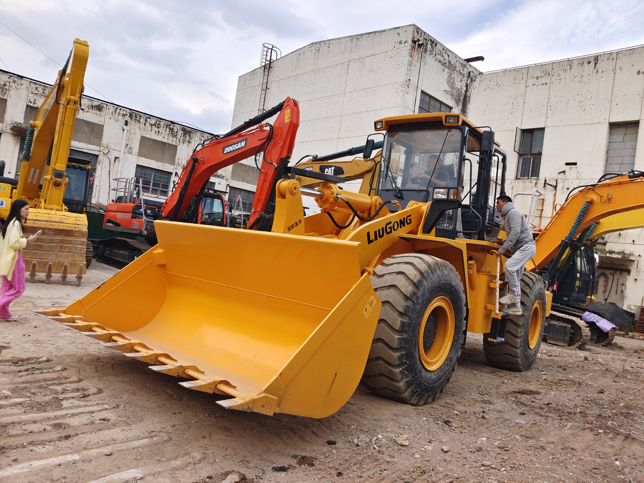 Wheel loader LIUGONG CLG 856: picture 8