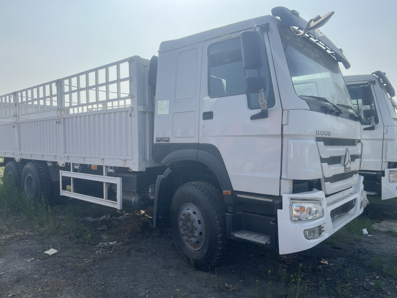 SINOTRUK HOWO 6*4 WITH FENCE - Tipper: picture 4 SINOTRUK HOWO 6*4 WITH FENCE - Tipper: picture 4