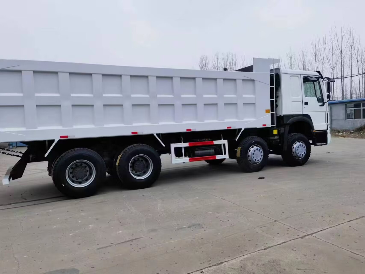 SINOTRUK HOWO 8*4 6*4 dump truck - Tipper: picture 1 SINOTRUK HOWO 8*4 6*4 dump truck - Tipper: picture 1