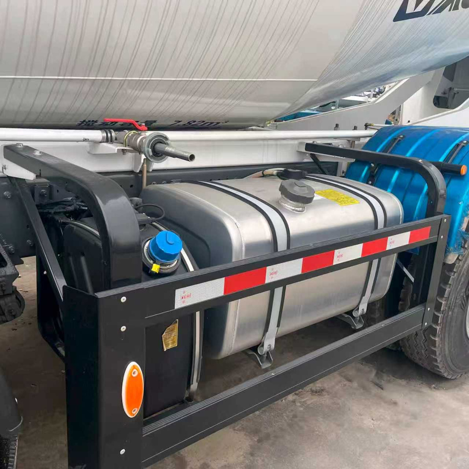 SINOTRUK TX350 HOWO Euro5 STAGE 5 TIER FIVE - Concrete mixer truck: picture 4 SINOTRUK TX350 HOWO Euro5 STAGE 5 TIER FIVE - Concrete mixer truck: picture 4