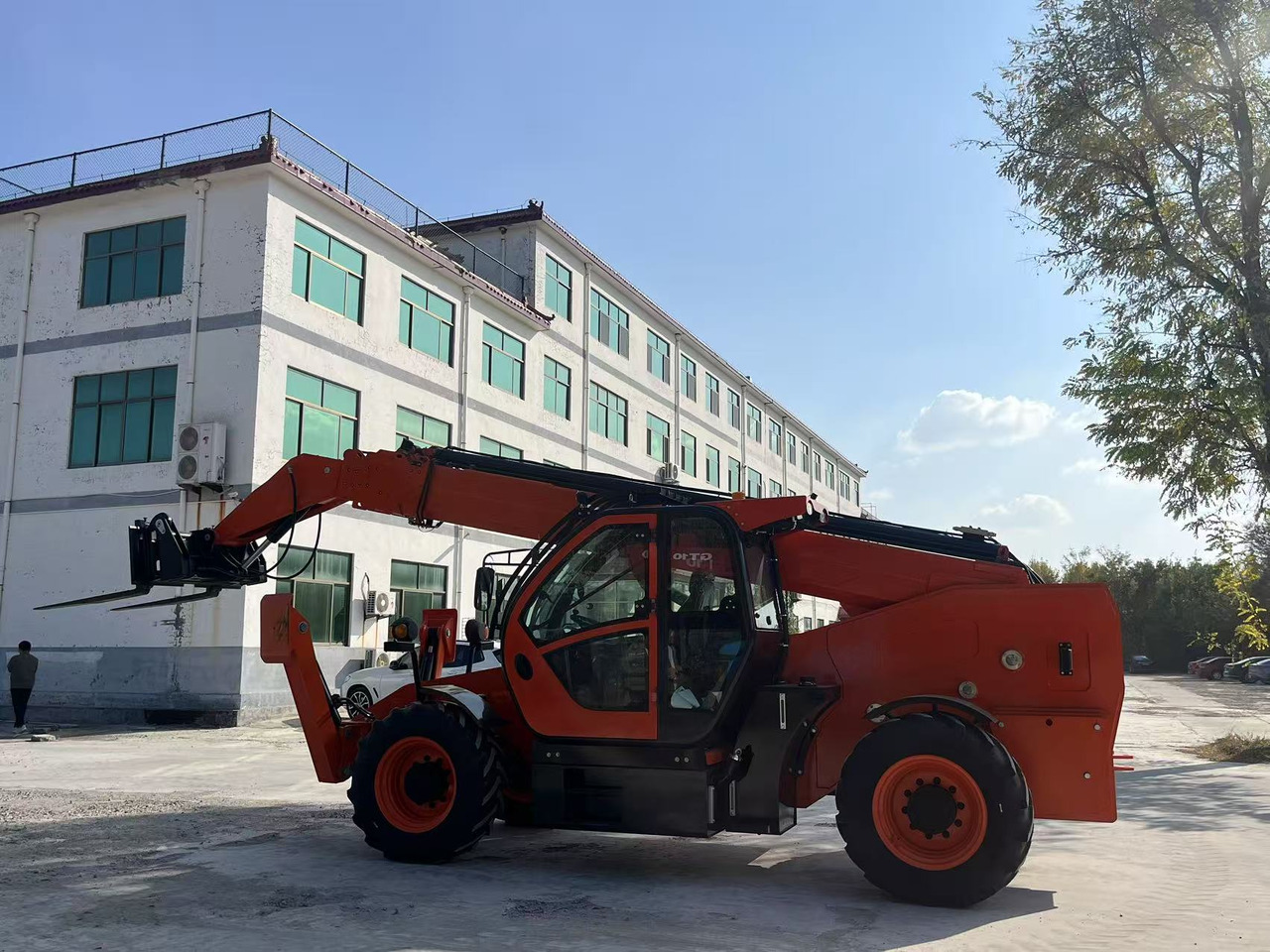 XCMG 17.5 METER BRAND NEW - Telescopic handler: picture 2 XCMG 17.5 METER BRAND NEW - Telescopic handler: picture 2