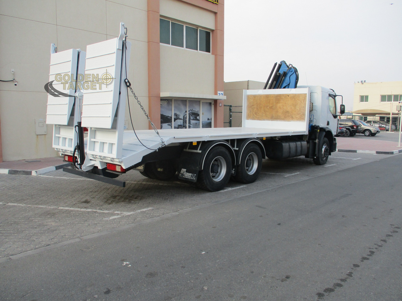 RENAULT Kerax 380 6×4 Crane Truck - Crane truck: picture 3 RENAULT Kerax 380 6×4 Crane Truck - Crane truck: picture 3