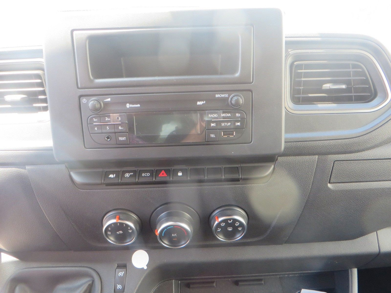 Curtain side van Renault MASTER3 tilt body: picture 12