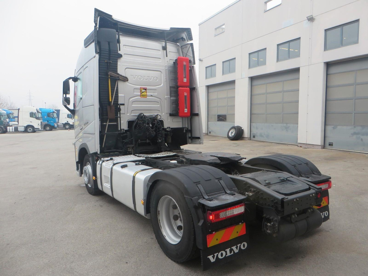 Volvo FH460 4x2Tractor - Tractor unit: picture 4 Volvo FH460 4x2Tractor - Tractor unit: picture 4