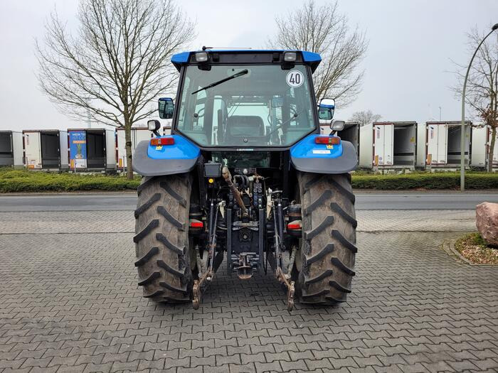 New Holland TS 115 - Farm tractor: picture 2 New Holland TS 115 - Farm tractor: picture 2