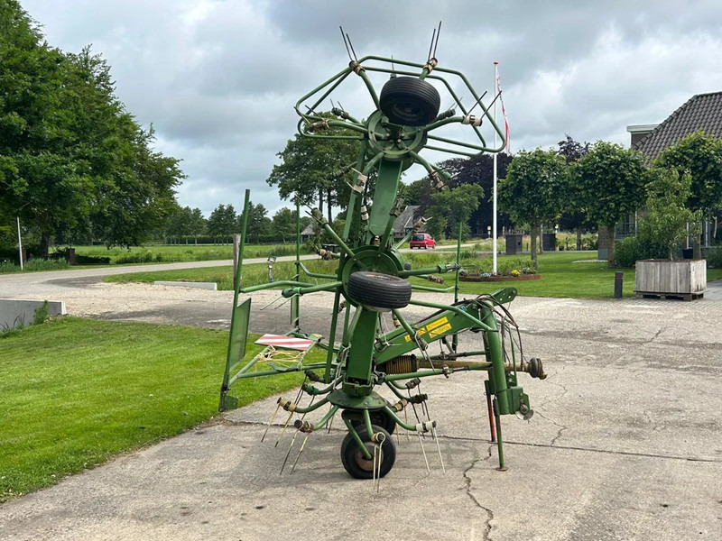 Krone KW 6.40 schudder schuilstelling hooibouw 6 elements - Tedder/ Rake: picture 3 Krone KW 6.40 schudder schuilstelling hooibouw 6 elements - Tedder/ Rake: picture 3