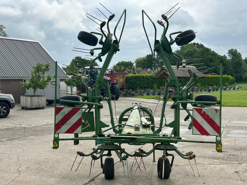 Krone KW 6.40 schudder schuilstelling hooibouw 6 elements - Tedder/ Rake: picture 5 Krone KW 6.40 schudder schuilstelling hooibouw 6 elements - Tedder/ Rake: picture 5