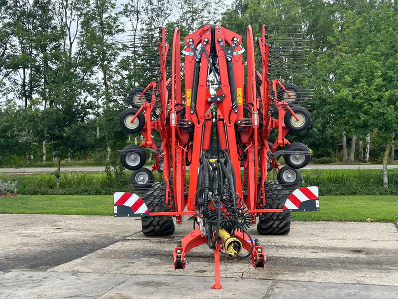 Kuhn GA 13131 4 rotorhark zwiller schwader - Tedder/ Rake: picture 2 Kuhn GA 13131 4 rotorhark zwiller schwader - Tedder/ Rake: picture 2