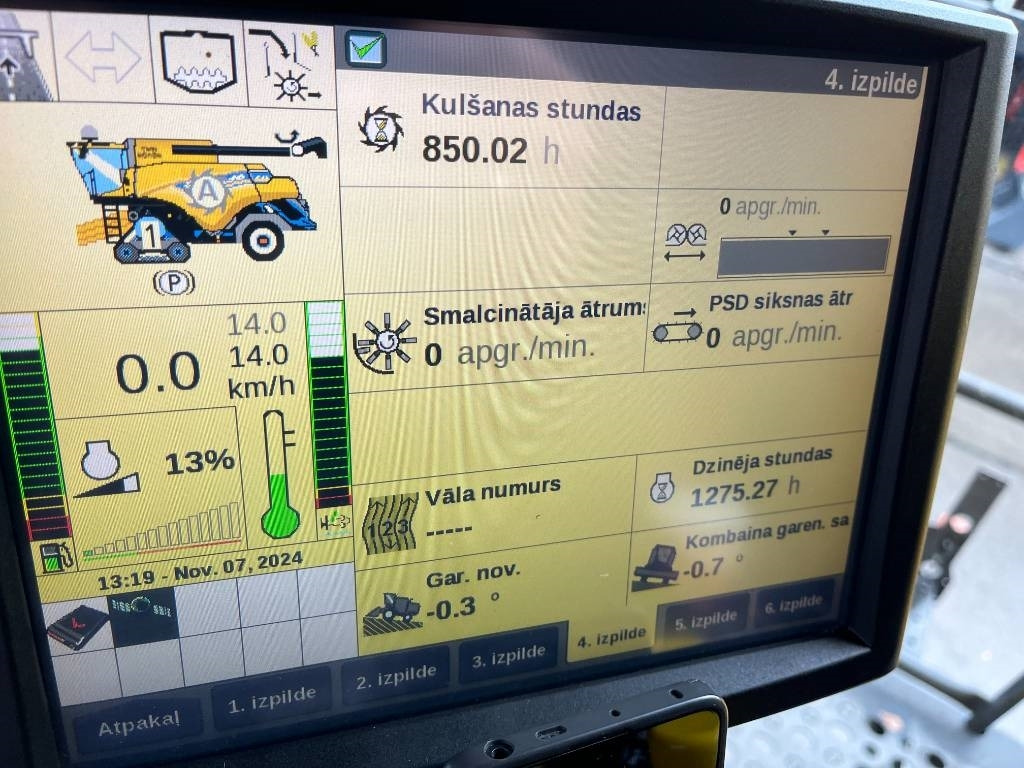 Combine harvester New Holland CR 9.90: picture 9 Combine harvester New Holland CR 9.90: picture 9