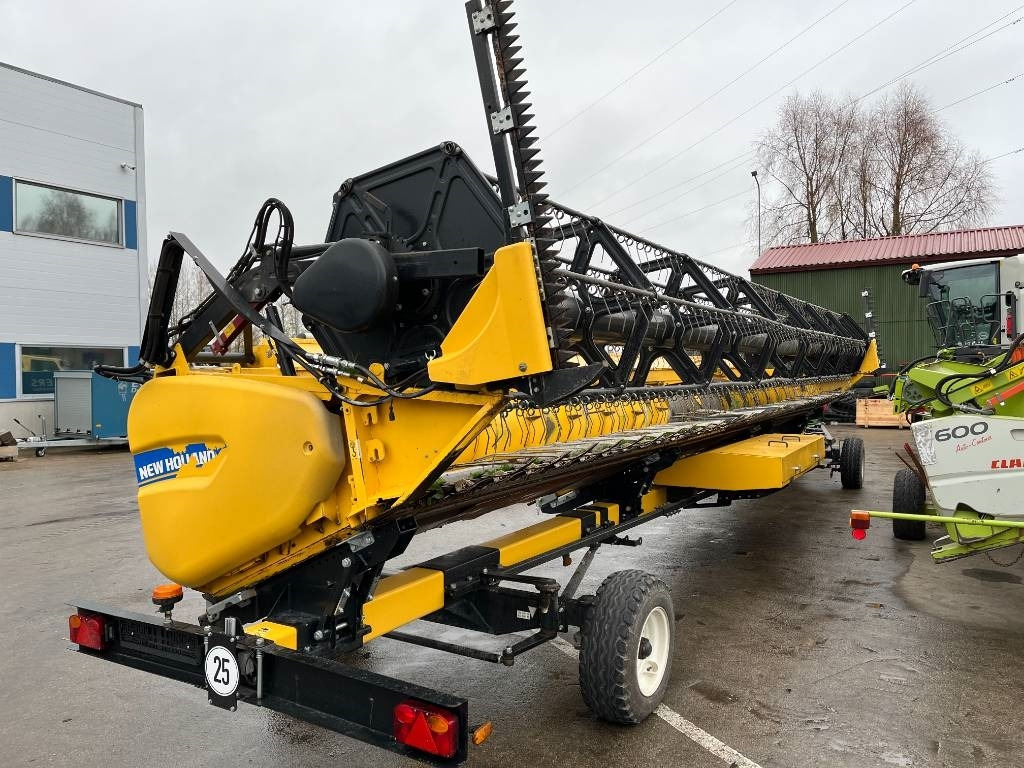 Combine harvester New Holland CR 9.90: picture 13 Combine harvester New Holland CR 9.90: picture 13