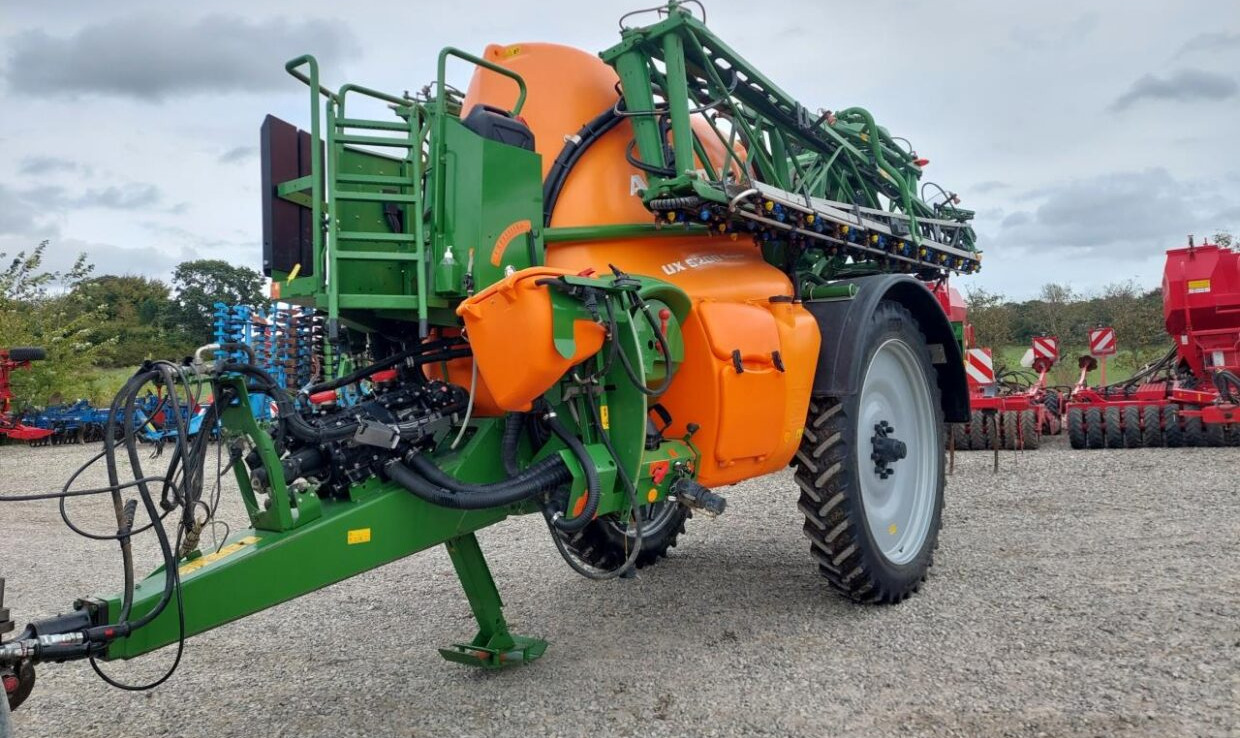 Amazone UX 5200 - 28m med Ama-Select - Trailed sprayer: picture 3 Amazone UX 5200 - 28m med Ama-Select - Trailed sprayer: picture 3