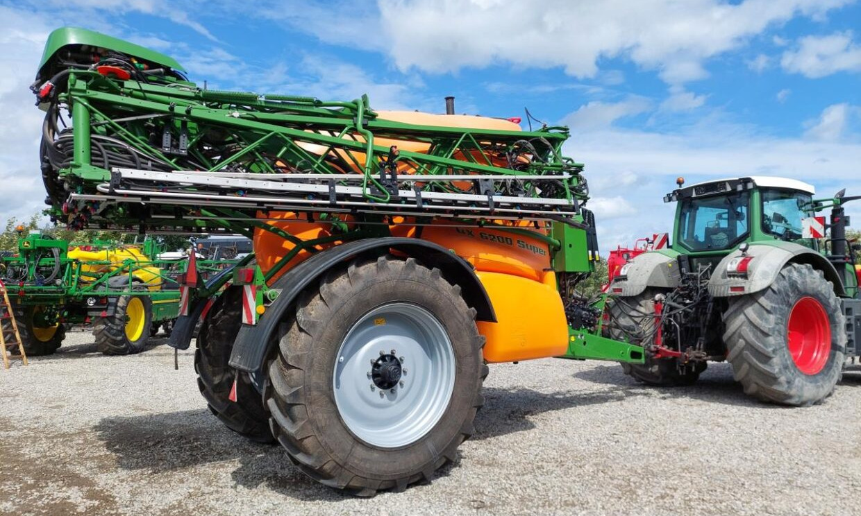 Amazone UX 6200 Super- 36m m GPS - Trailed sprayer: picture 2 Amazone UX 6200 Super- 36m m GPS - Trailed sprayer: picture 2