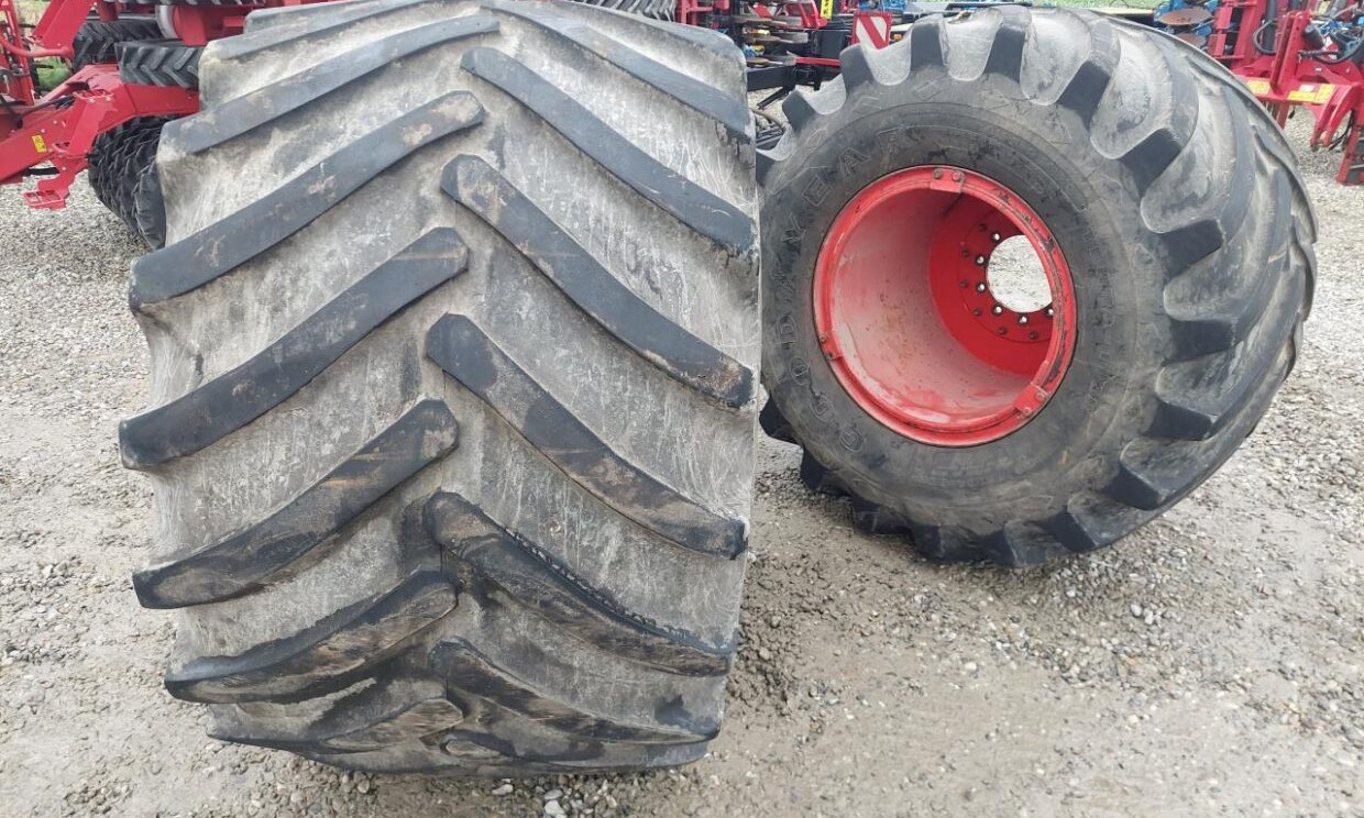 Goodyear Terra-Tire 73 x 44.00 - 32 NSH - Wheel and tire package for Agricultural machinery: picture 1 Goodyear Terra-Tire 73 x 44.00 - 32 NSH - Wheel and tire package for Agricultural machinery: picture 1