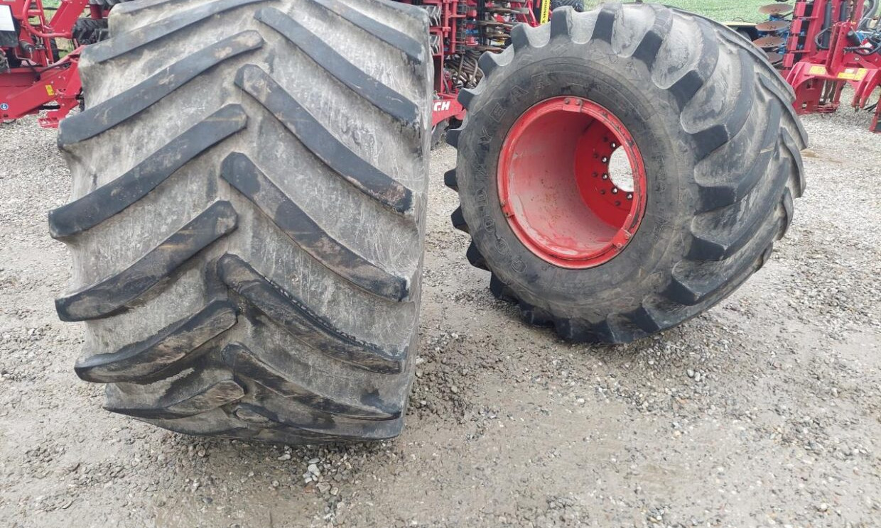 Goodyear Terra-Tire 73 x 44.00 - 32 NSH - Wheel and tire package for Agricultural machinery: picture 4 Goodyear Terra-Tire 73 x 44.00 - 32 NSH - Wheel and tire package for Agricultural machinery: picture 4