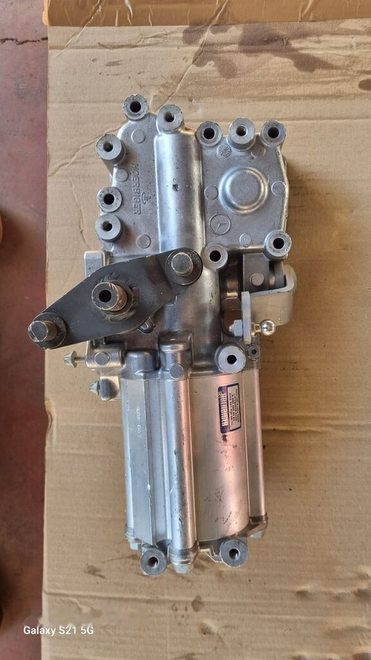 Mercedes-Benz ATEGO EURO 6 SHIFTING CYLINDER Mercedes-Benz ATEGO EURO 6 - Gear stick for Truck: picture 3 Mercedes-Benz ATEGO EURO 6 SHIFTING CYLINDER Mercedes-Benz ATEGO EURO 6 - Gear stick for Truck: picture 3