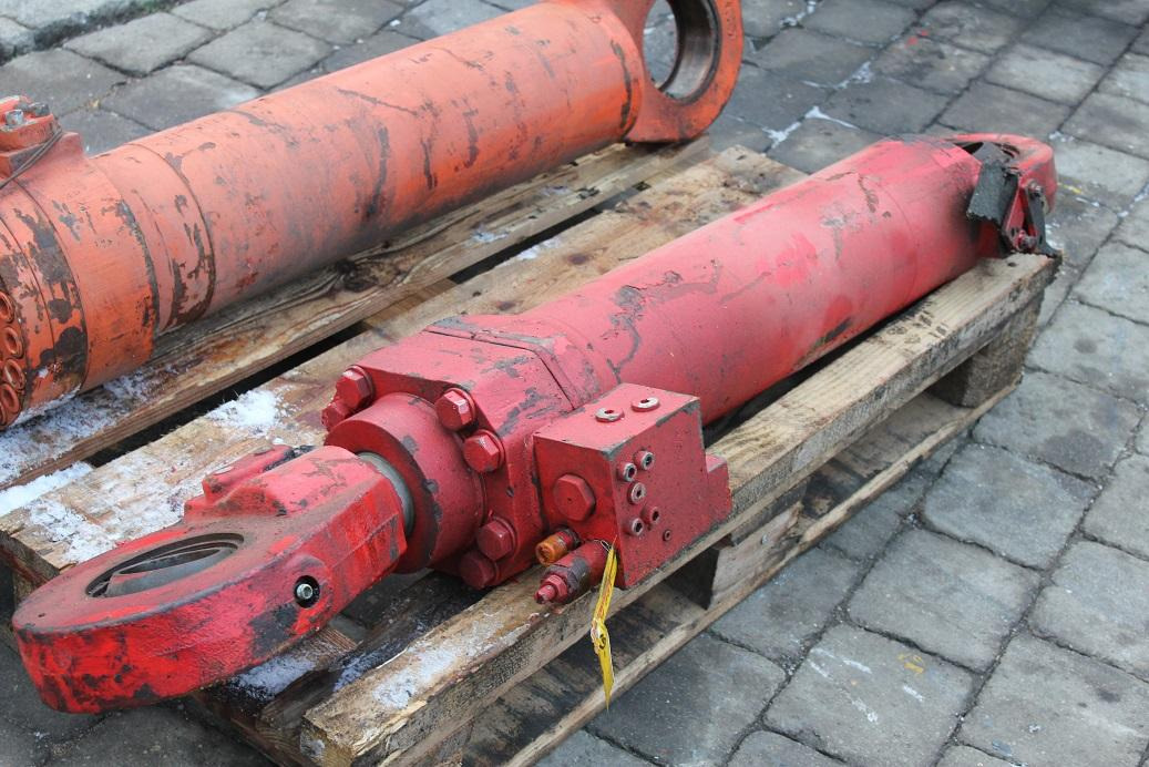 Atlas 1304, O&K MH/RH 4, City, Plus - Hydraulic cylinder for Construction machinery: picture 4 Atlas 1304, O&K MH/RH 4, City, Plus - Hydraulic cylinder for Construction machinery: picture 4