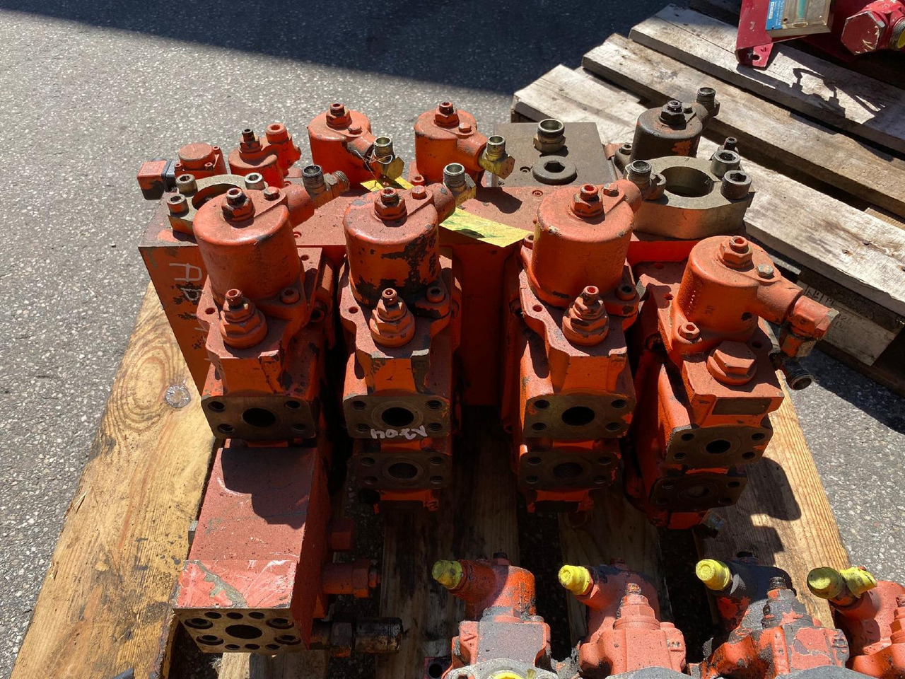 Atlas AB 1704 - Hydraulic valve for Construction machinery: picture 2 Atlas AB 1704 - Hydraulic valve for Construction machinery: picture 2