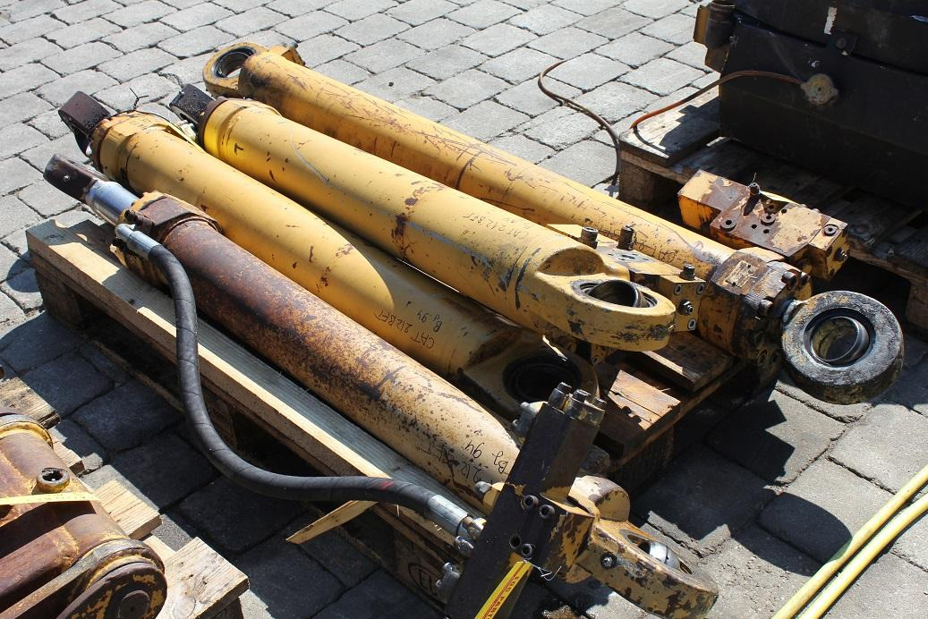 Caterpillar 212 BFT - Hydraulic cylinder for Construction machinery: picture 5 Caterpillar 212 BFT - Hydraulic cylinder for Construction machinery: picture 5