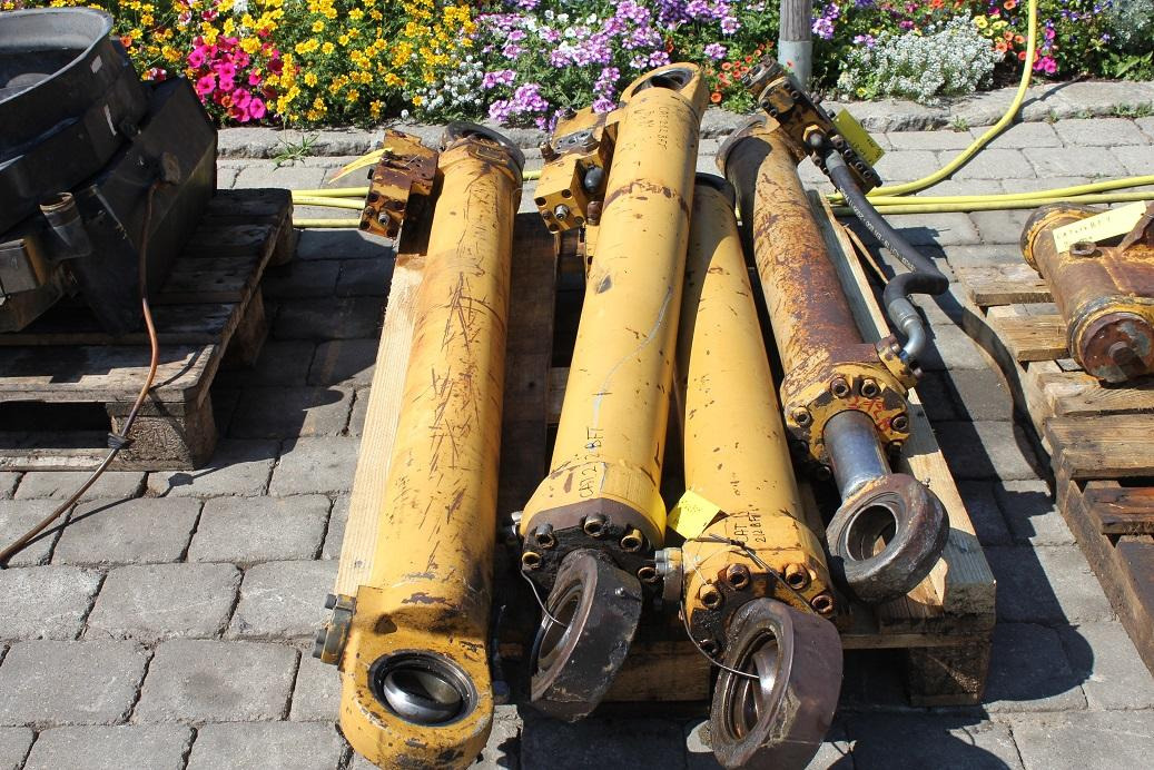 Caterpillar 212 BFT - Hydraulic cylinder for Construction machinery: picture 3 Caterpillar 212 BFT - Hydraulic cylinder for Construction machinery: picture 3