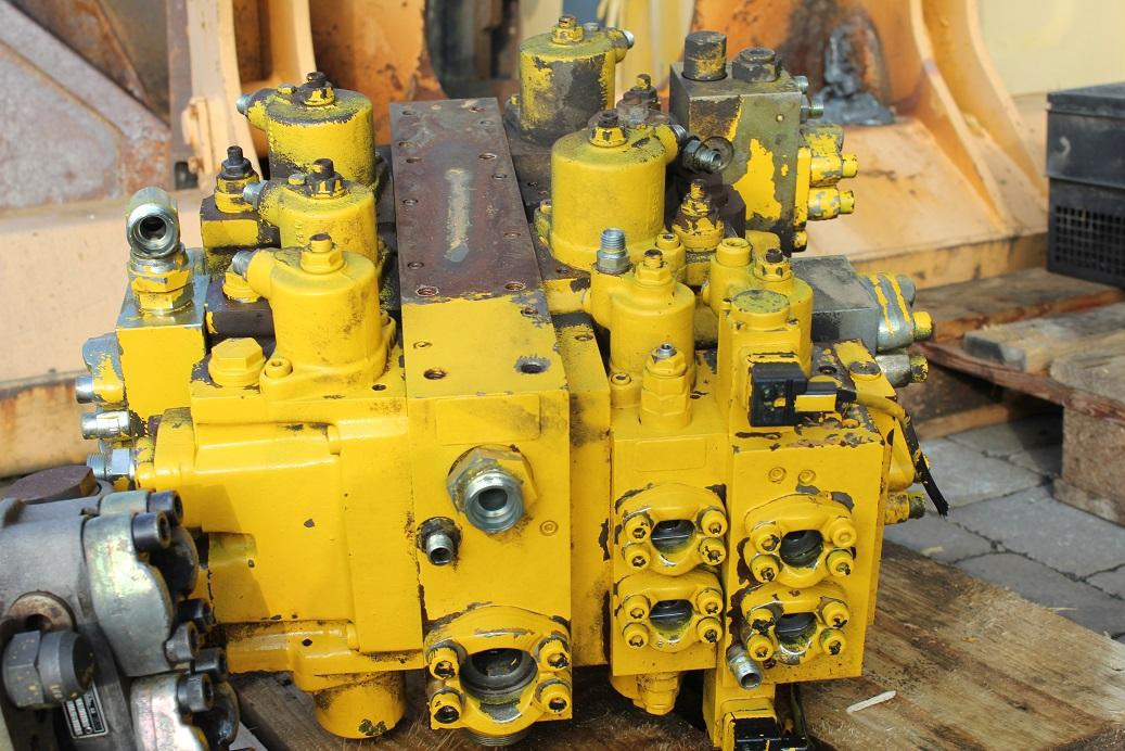 Furukawa W 735 - Hydraulic valve for Construction machinery: picture 4 Furukawa W 735 - Hydraulic valve for Construction machinery: picture 4