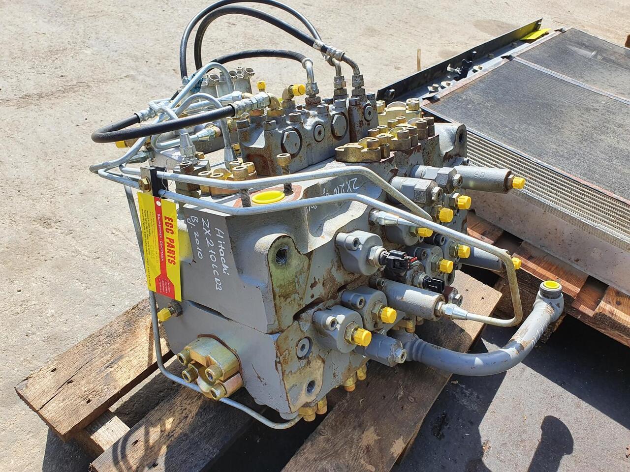 Hitachi ZX 210 LC N 3 - Hydraulic valve for Construction machinery: picture 3 Hitachi ZX 210 LC N 3 - Hydraulic valve for Construction machinery: picture 3