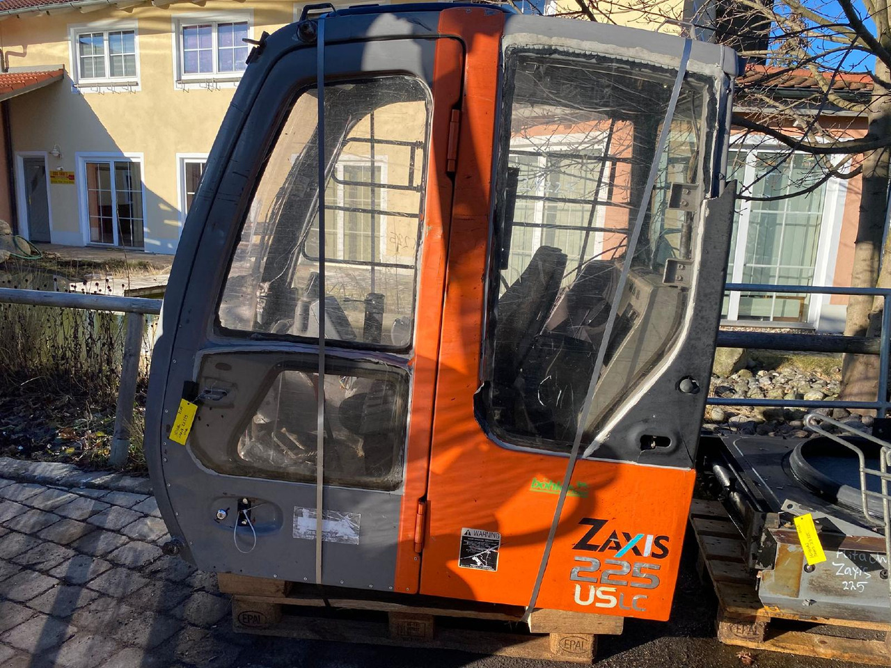 Hitachi ZX 225 - Cab for Construction machinery: picture 1 Hitachi ZX 225 - Cab for Construction machinery: picture 1